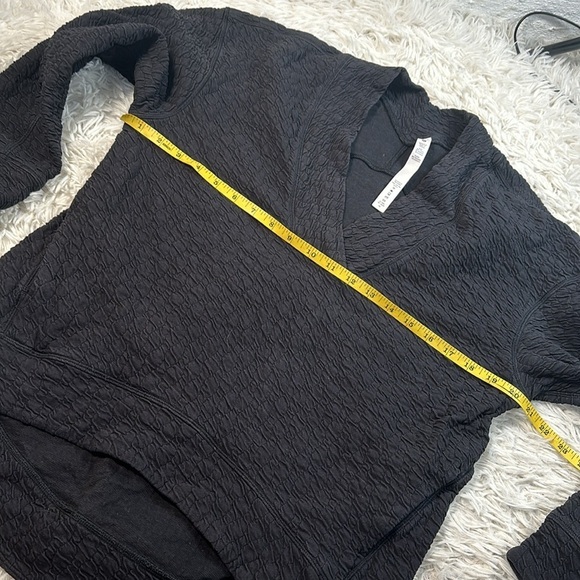 Lululemon Rippled V-Neck Pullover Black - Picture 3 of 7